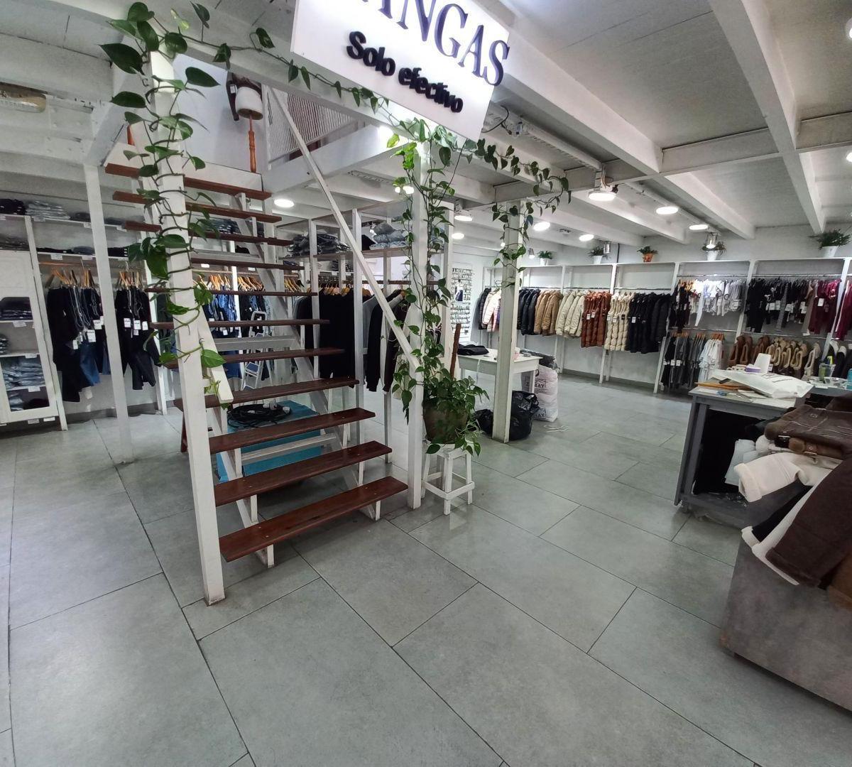 Foto de Local en principal arteria comercial de Rafael Calzada!, imagen 2