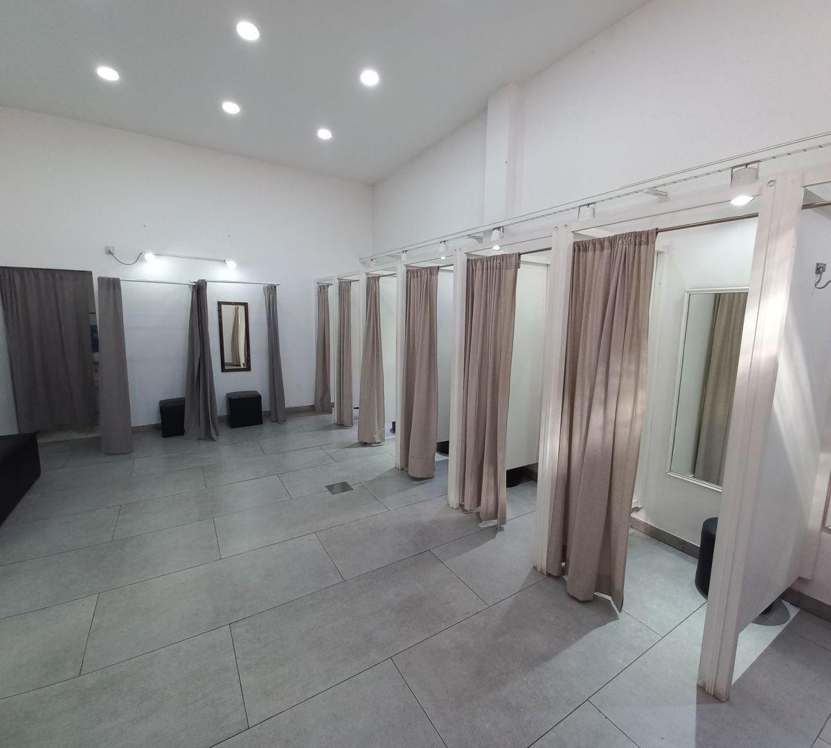 Foto de Local en principal arteria comercial de Rafael Calzada!, imagen 3