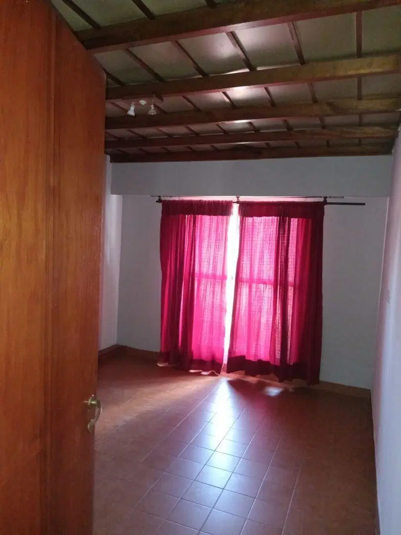 Casa en planta alta 2 dormitorios excelente ubicación 5