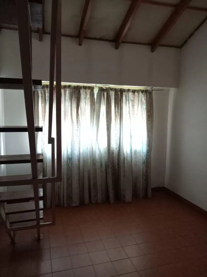 Casa en planta alta 2 dormitorios excelente ubicación 4