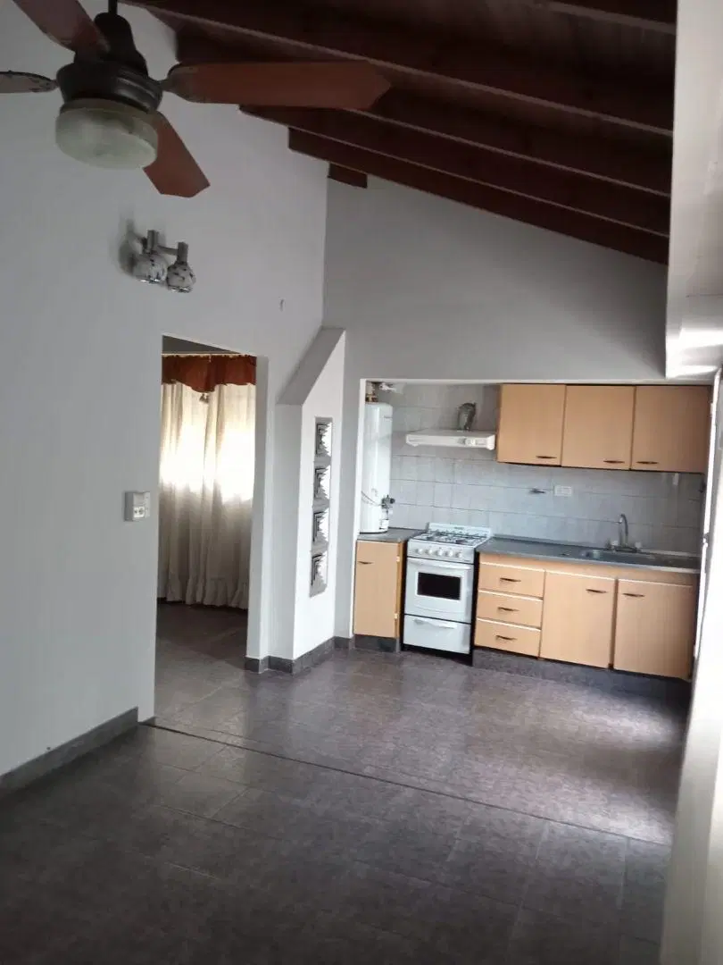 Casa en planta alta 2 dormitorios excelente ubicación 2