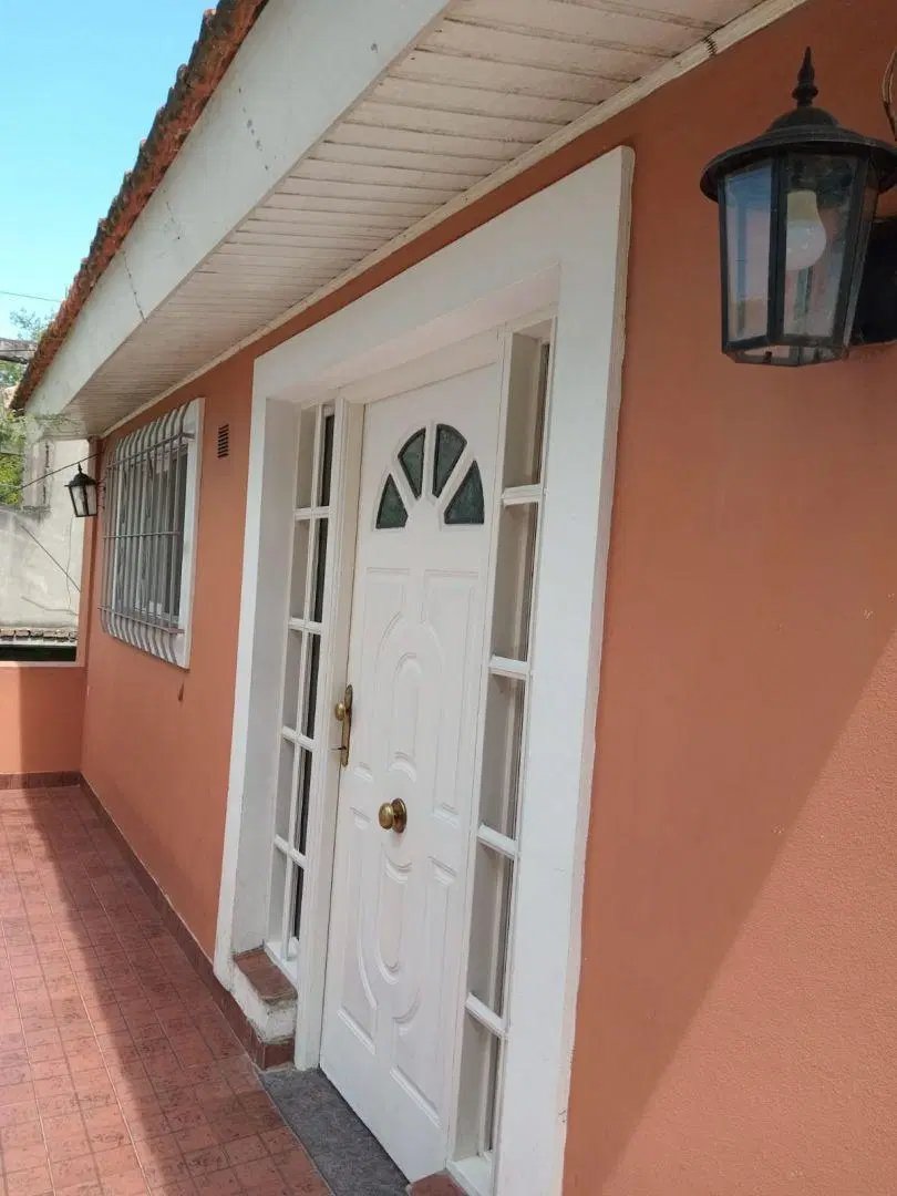 Casa en planta alta 2 dormitorios excelente ubicación 1