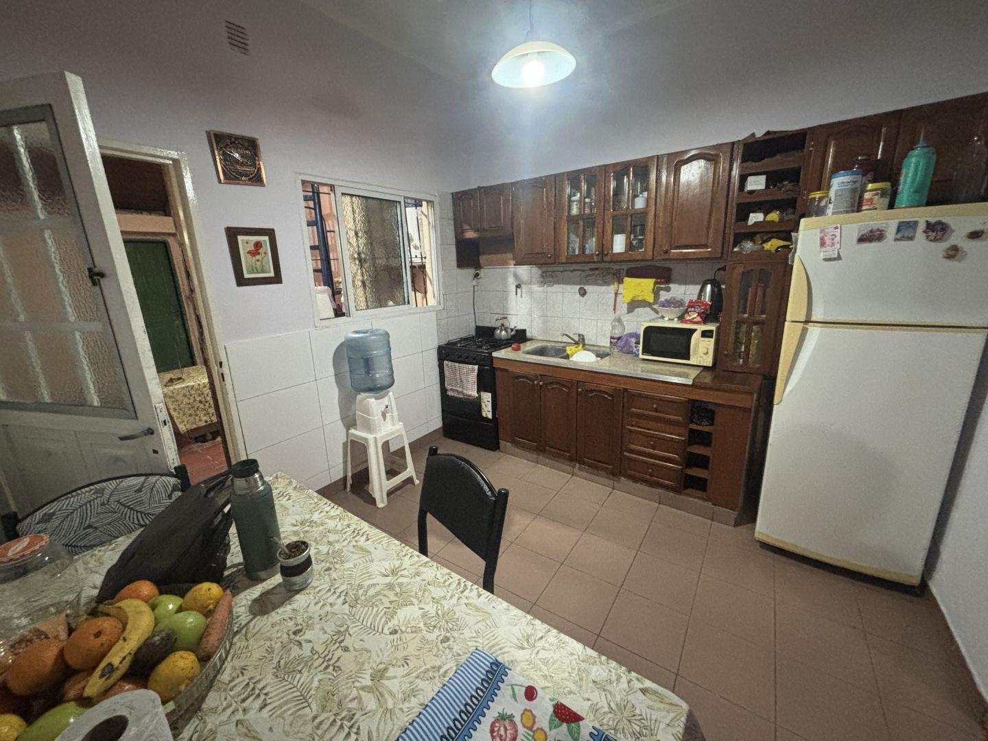Foto de Casa 2 dormitorios + local en esquina en venta, imagen 3