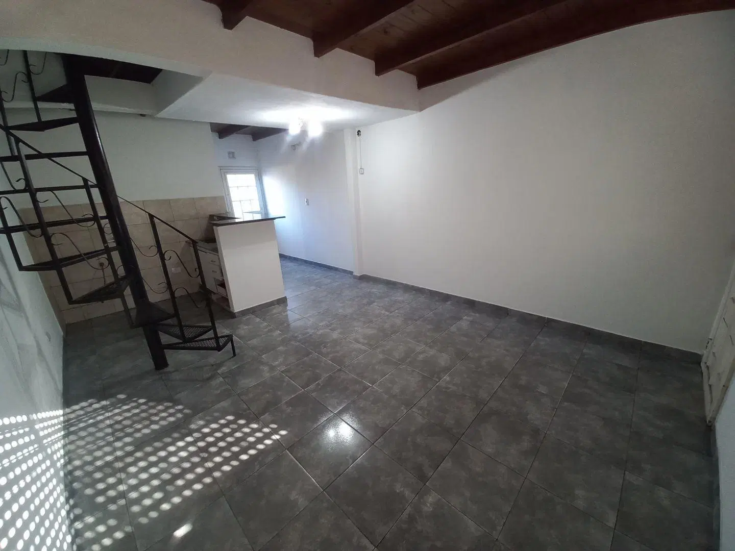 Departamento tipo duplex, 2 dormitorios y patio 5