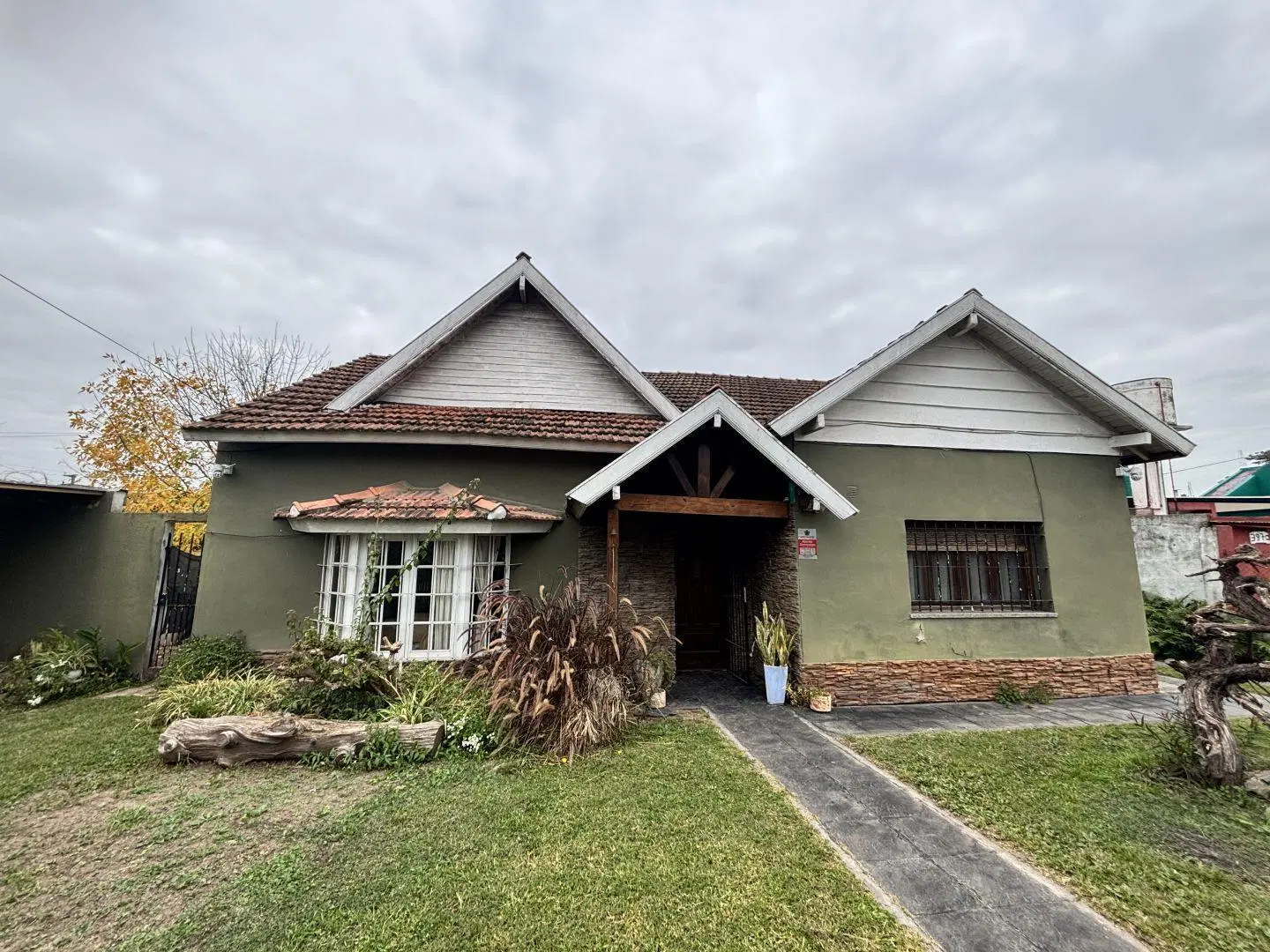 Chalet 2 dormitorios sobre lote 1000m²! 2