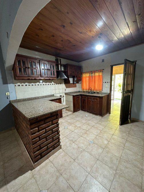 Foto de Casa 2 dormitorios y jardín con pileta, imagen 2