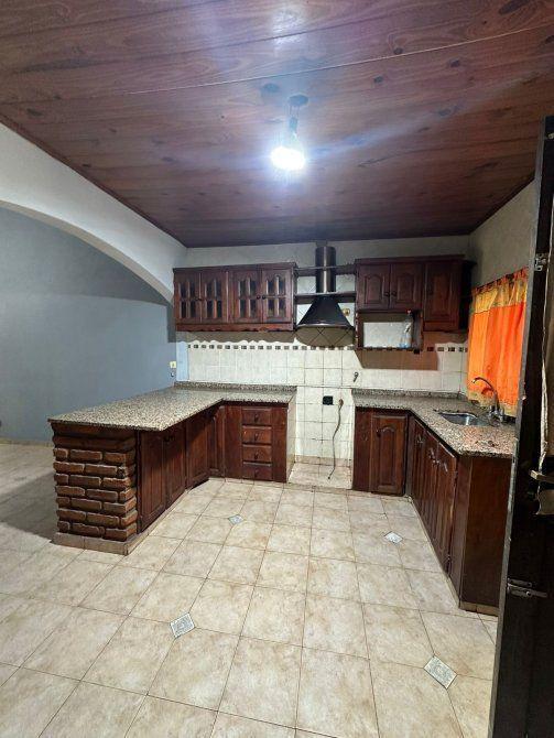 Foto de Casa 2 dormitorios y jardín con pileta, imagen 3