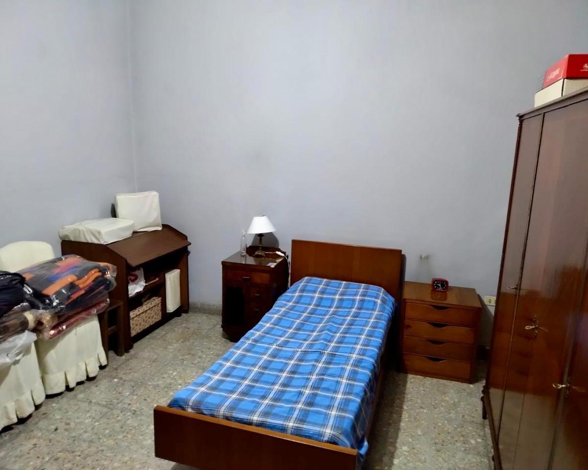 Casa de 3 Ambientes con Patio, Terraza y Dependencia. Oportunidad. 2
