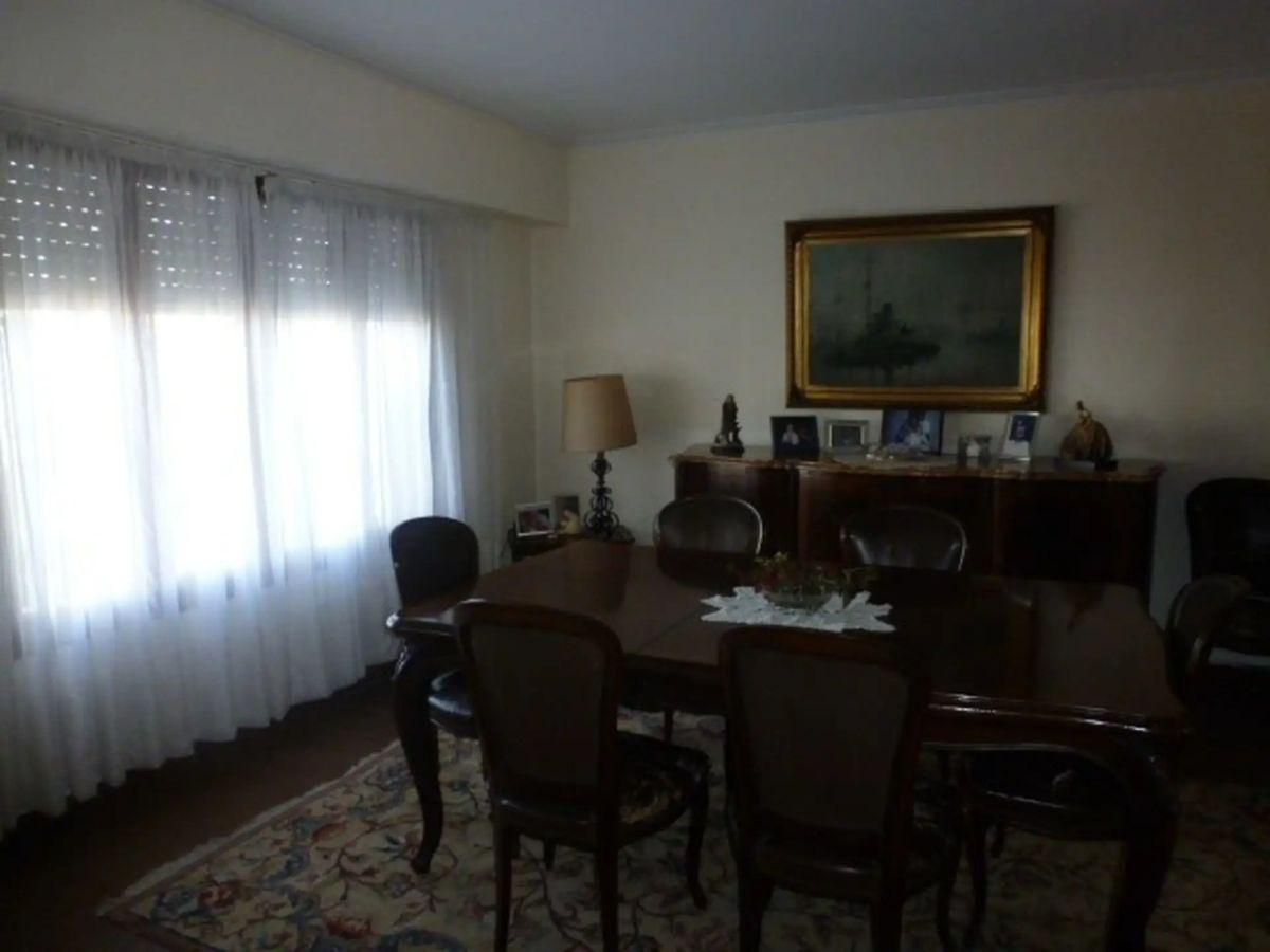 Foto de Casa en venta de dos plantas con jardín y quincho en San Isidro, imagen 3