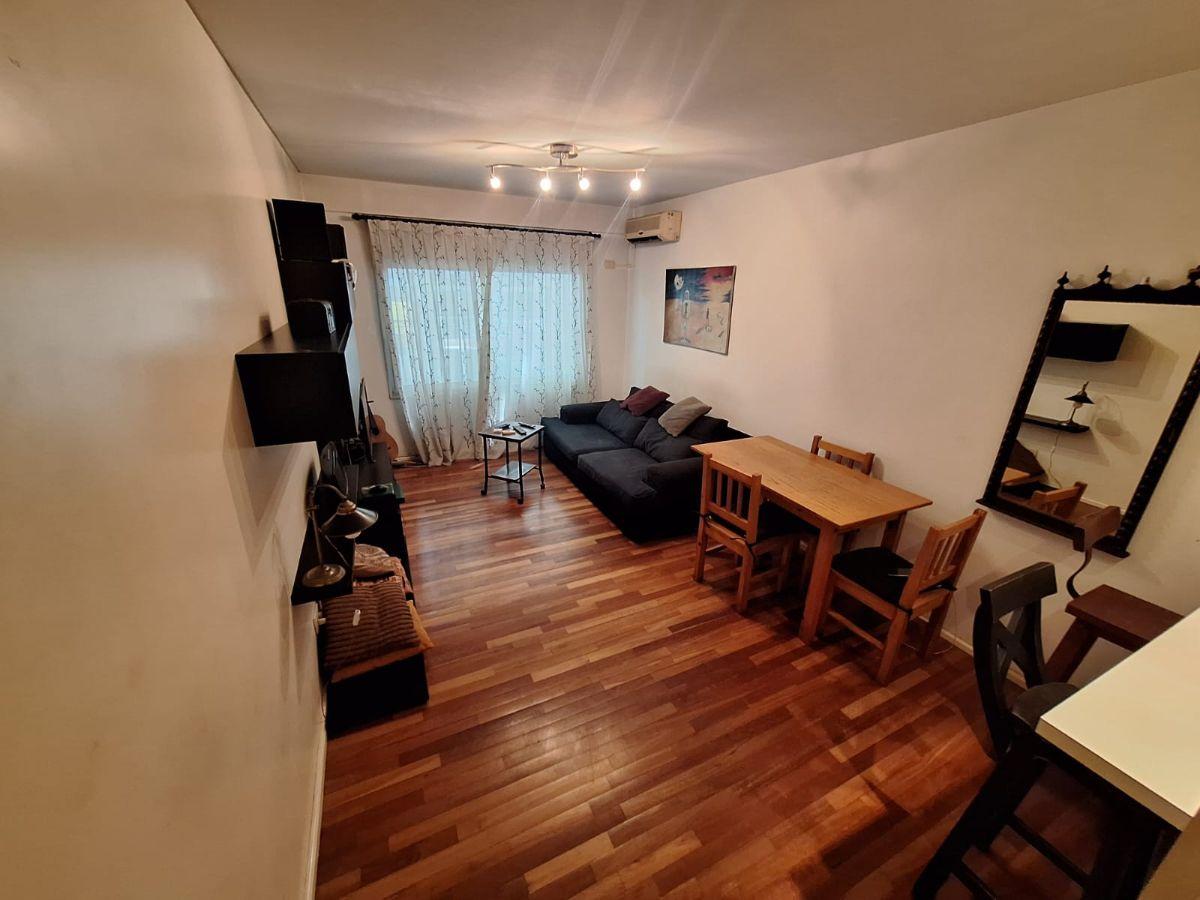 Dos ambientes al frente en dúplex con cochera IMPECABLE