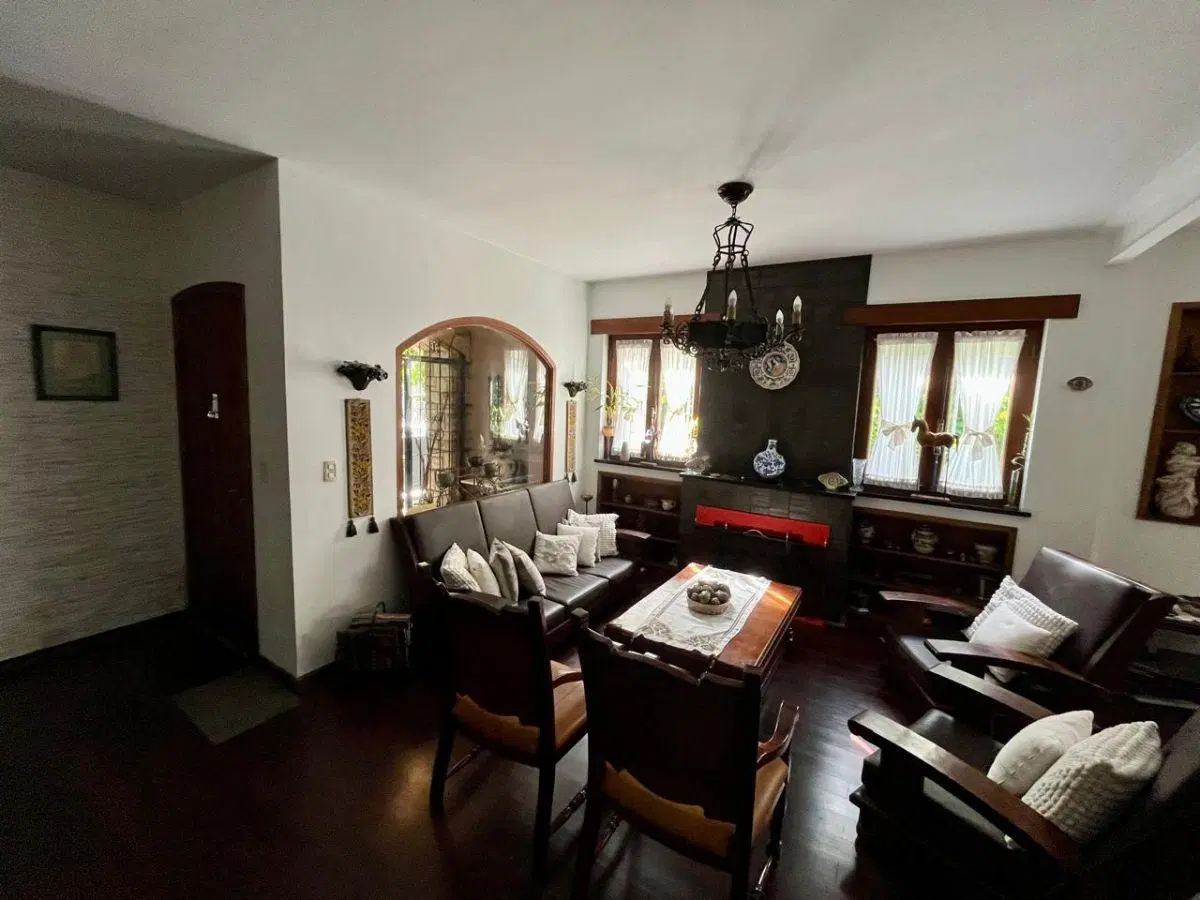 Excelente chalet en la mejor zona de La Lucila 3
