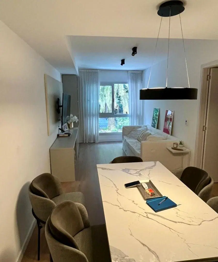 Exclusivo Departamento de 3 ambientes con cochera en venta en Botánico 5