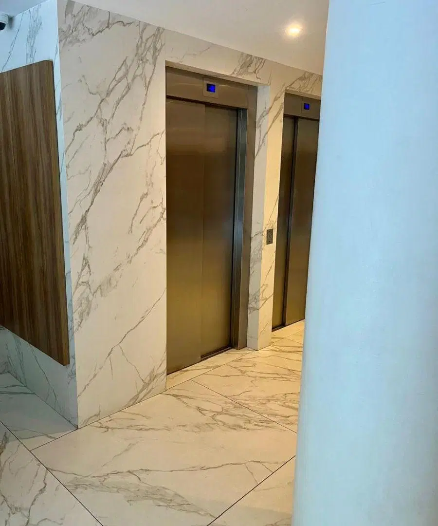 Exclusivo Departamento de 3 ambientes con cochera en venta en Botánico 4