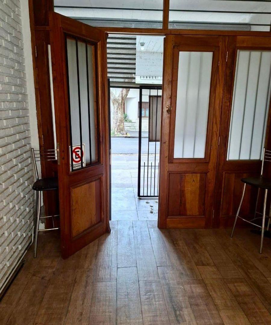 Foto de Local de 42m² + 48m² descubiertos en Olivos, imagen 2