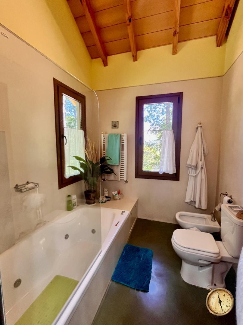 Casa de 3 Dorm. - 120 m² en Lote de 2700 m² - Los Maitenes 5