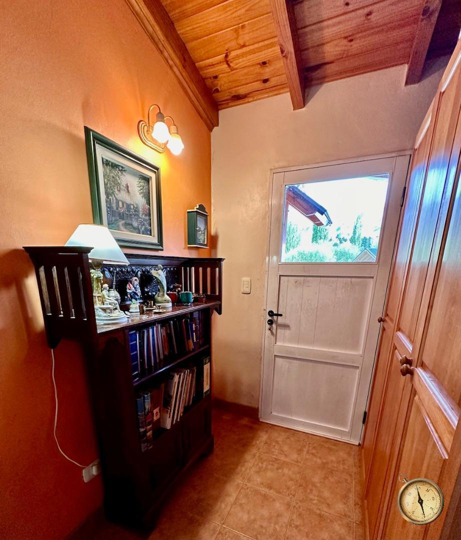 Casa de 4 Dorm. - 160 m² en Lote de 2460 m² - Barrio Ruca Hue 5