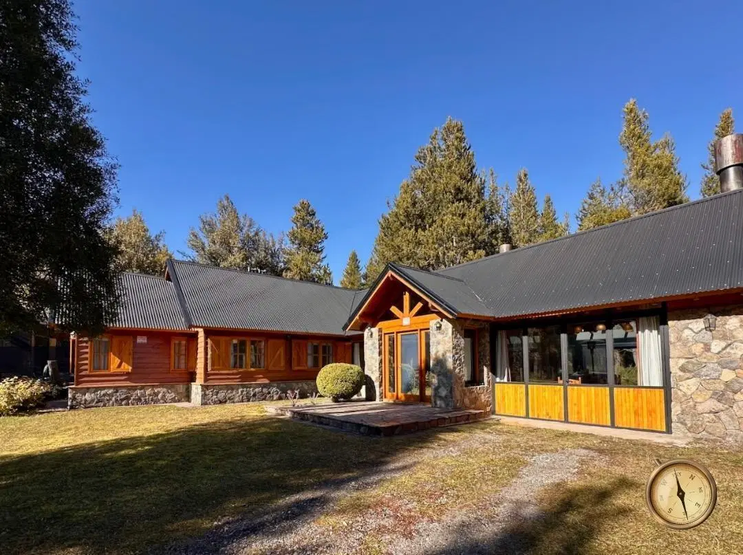 Exclusiva propiedad de 4 dormitorios de 200m2 en lote de 1430 m2 - Chihuallanca - Lago Lolog 1