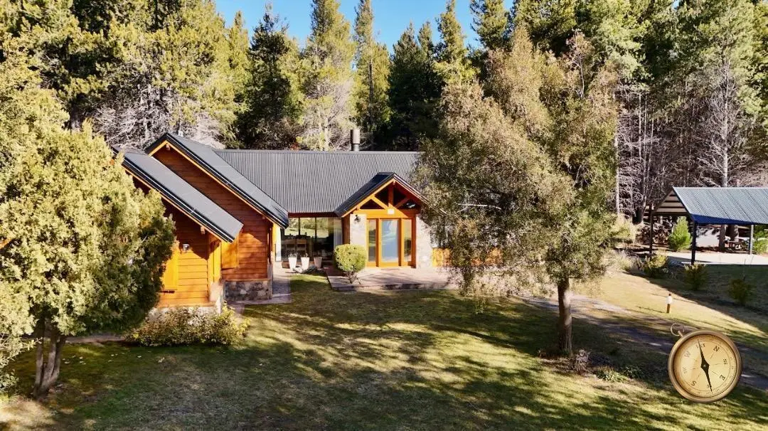 Exclusiva propiedad de 4 dormitorios de 200m2 en lote de 1430 m2 - Chihuallanca - Lago Lolog 8