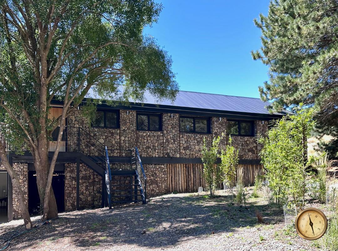 Casa de 3 dormitorios – 269 m2 en lote de  1800 m2 - Chapelco Golf