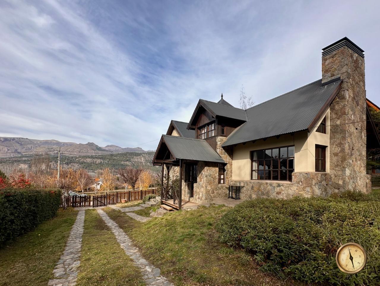 Casa de 3 dormitorios - 217 m2 en lote de 732 m2 - Alihuen Bajo