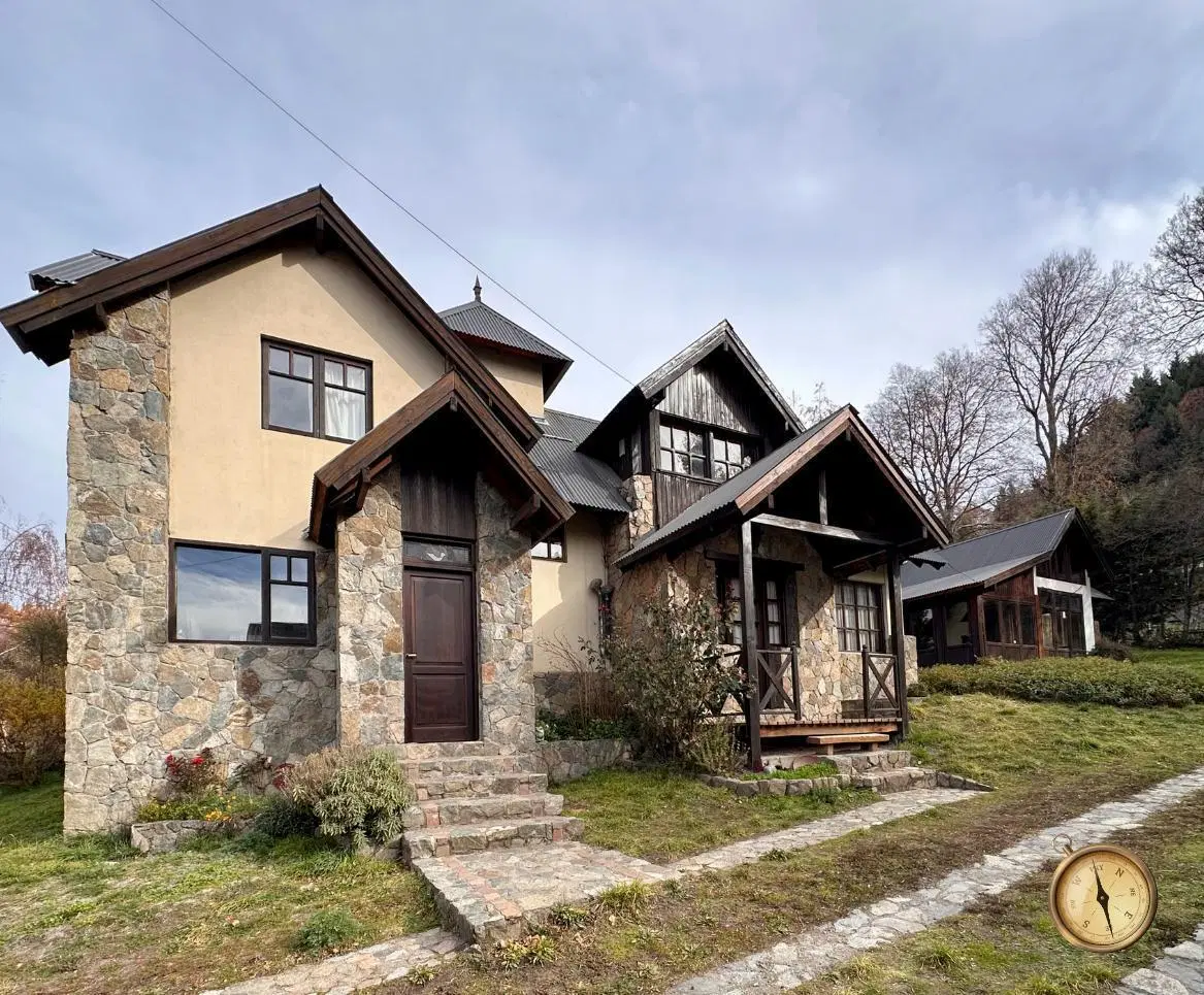 Casa de 3 dormitorios - 217 m2 en lote de 732 m2 - Alihuen Bajo 2