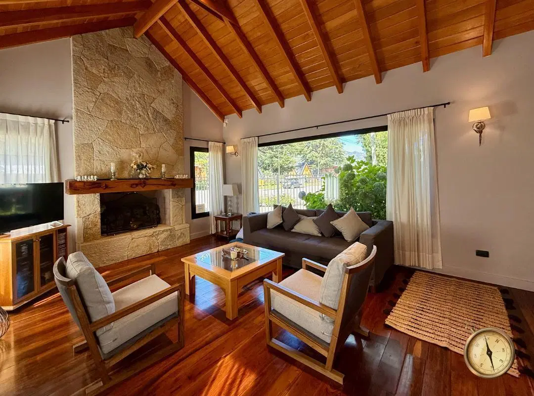 Exclusiva Casa de 285 m2 en lote de 600 m2 - Ubicación premium en Casco Centrico - Almte Brown 300 2