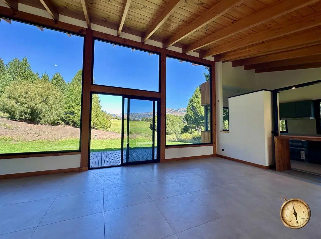 Exclusiva casa  de 3 dormitorios a estrenar - 170m2 en lote de 1745 m2- Chapelco Golf 2