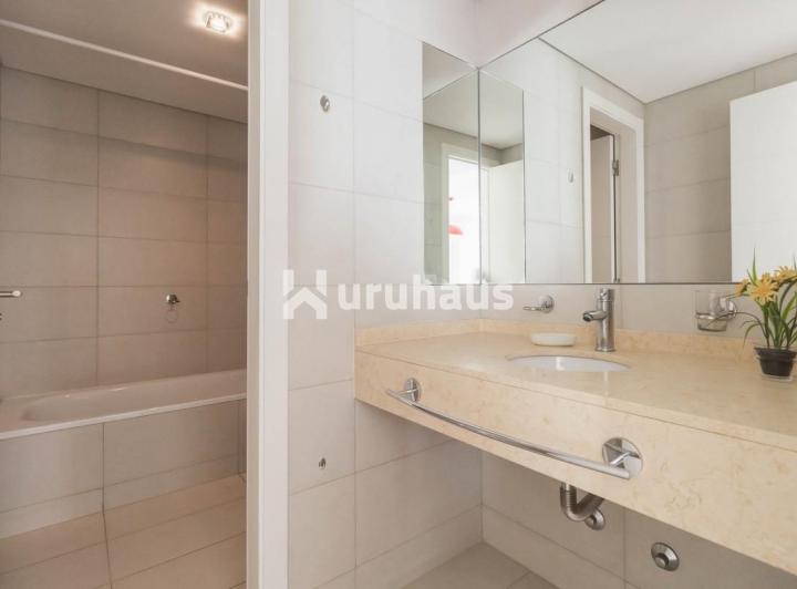 Foto de VENTA APARTAMENTO DOS DORMITORIOS PUNTA DEL ESTE EDIFICIO WIND TOWER, imagen 2