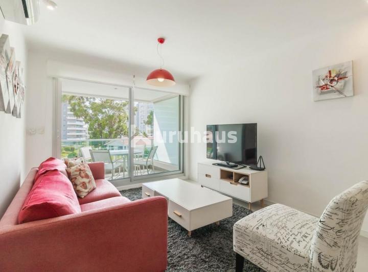 VENTA APARTAMENTO DOS DORMITORIOS PUNTA DEL ESTE EDIFICIO WIND TOWER