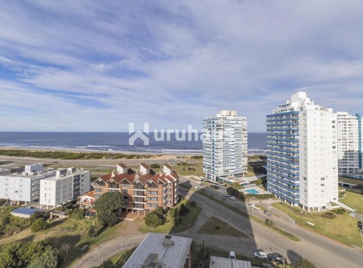 VENTA APARTAMENTO CUATRO DORMITORIOS PUNTA DEL ESTE EDIFICIO FOREST TOWER I