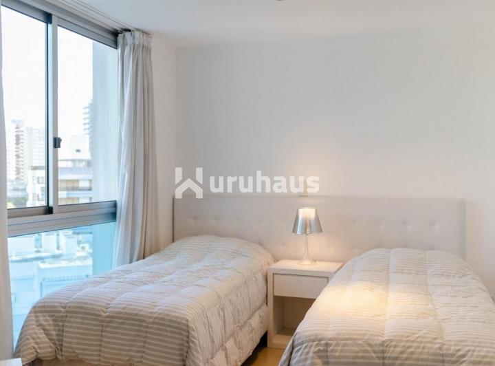 Foto de VENTA APARTAMENTO TRES DORMITORIOS PUNTA DEL ESTE EDIFICIO SOL Y LUNA I, imagen 1