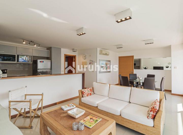 Foto de VENTA APARTAMENTO 2 DORMITORIOS PUNTA DEL ESTE EDIFICIO BRAVISSIMA, imagen 1