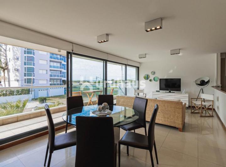 Foto de VENTA APARTAMENTO 2 DORMITORIOS PUNTA DEL ESTE EDIFICIO BRAVISSIMA, imagen 2
