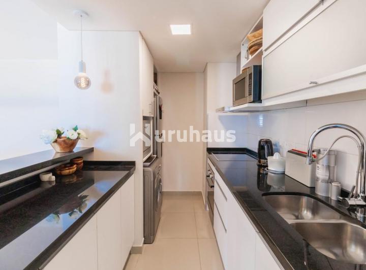 Foto de VENTA APARTAMENTO DOS DORMITORIOS PUNTA DEL ESTE EDIFICIO WIND TOWER, imagen 1