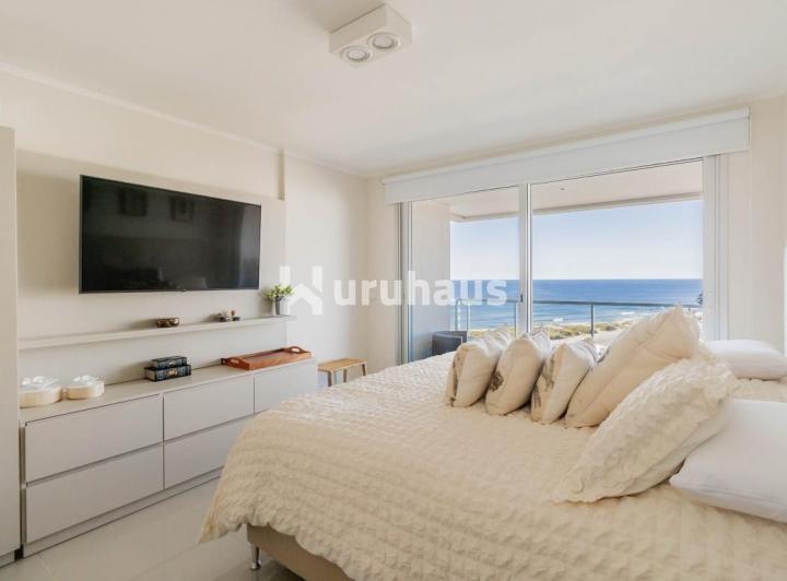 Foto de VENTA APARTAMENTO DOS DORMITORIOS PUNTA DEL ESTE EDIFICIO WIND TOWER, imagen 2
