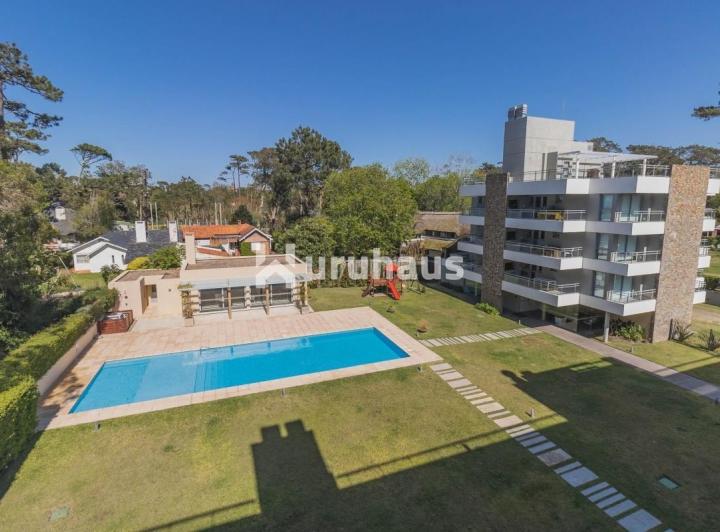 VENTA APARTAMENTO DOS DORMITORIOS RINCON DEL INDIO PARRILLERO PROPIO