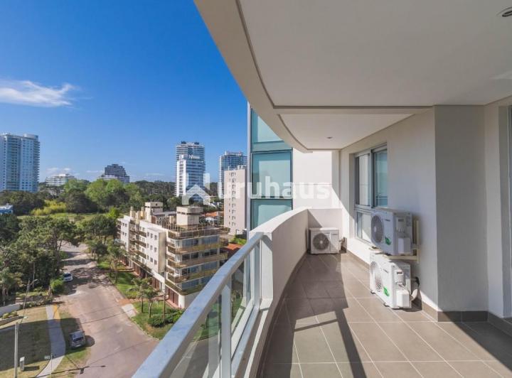 WIND TOWER - PISO ALTO EXCELENTE ORIENTACION