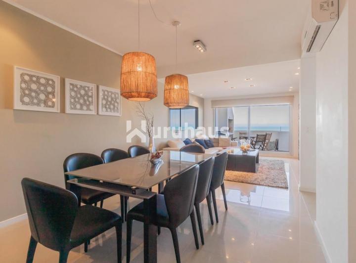 Foto de VENTA APARTAMENTO TRES DORMITORIOS AIDY GRILL PISO ALTO VISTA AL MAR, imagen 3
