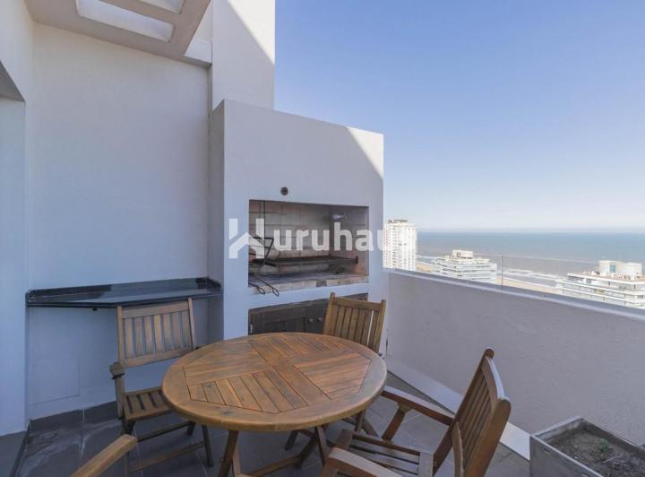 Foto de VENTA APARTAMENTO TRES DORMITORIOS AIDY GRILL PISO ALTO VISTA AL MAR, imagen 2