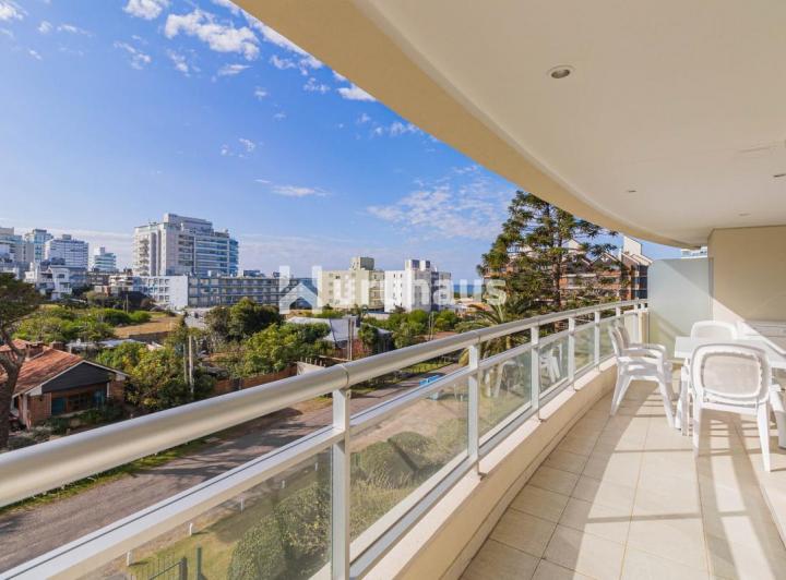 VENTA APARTAMENTO PUNTA DEL ESTE EDIFICIO FOREST TOWER I