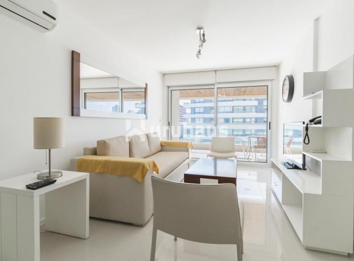 Foto de VENTA APARTAMENTO DOS DORMITORIOS PUNTA DEL ESTE EDIFICIO ICON BRAVA, imagen 2