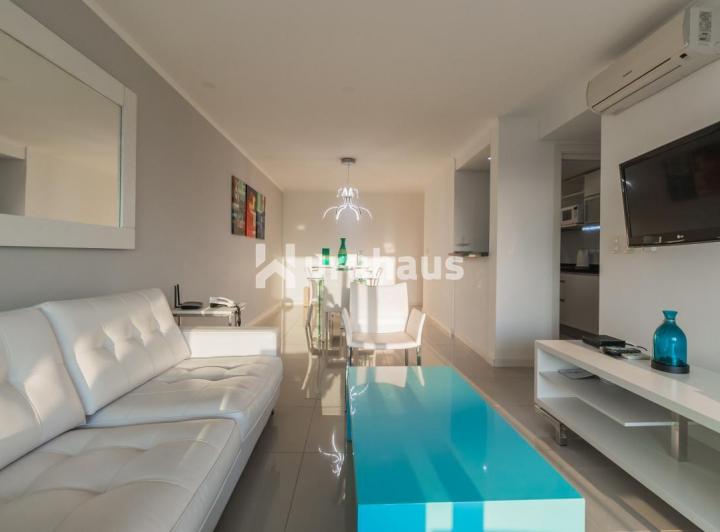 Foto de VENTA APARTAMENTO DOS DORMITORIOS PUNTA DEL ESTE AIDY GRILL PISO ALTO, imagen 2
