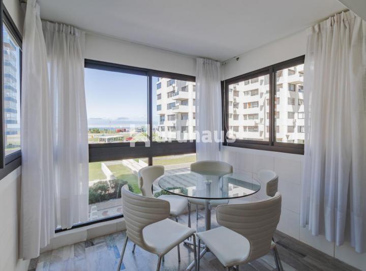 Foto de VENTA APARTAMENTO TRES DORMITORIOS PUNTA DEL ESTE PARQUEMAR C, imagen 2