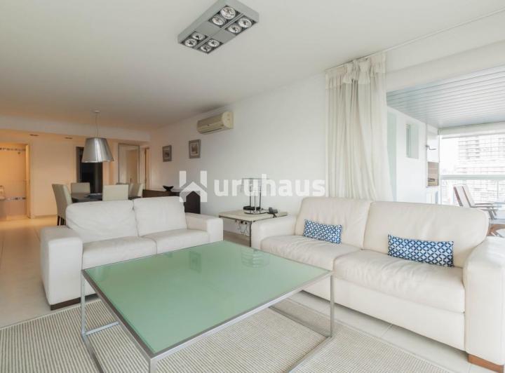 Foto de VENTA APARTAMENTO TRES DORMITORIOS PLAYA MANSA PUNTA DEL ESTE EDIFICIO, imagen 3