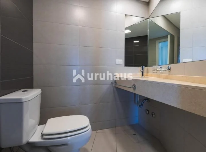 Foto de VENTA APARTAMENTO TRES DORMITORIOS PUNTA DEL ESTE EDIFICIO WIND TOWER, imagen 3