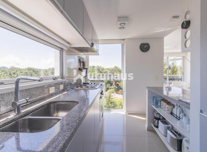 Foto de VENTA APARTAMENTO DOS DORMITORIOS PUNTA DEL ESTE EDIFICIO BE PUNTA, imagen 4