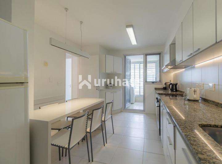 Foto de ESPECTACULAR DEPARTAMENTO EN ALQUILER EN PLAYA BRAVA, imagen 4