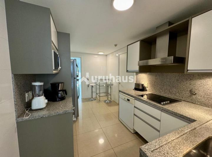 Foto de ALQUILER TEMPORAL APARTAMENTO DOS DORMITORIOS Y DEPENDENCIA PLAYA MANSA, imagen 5