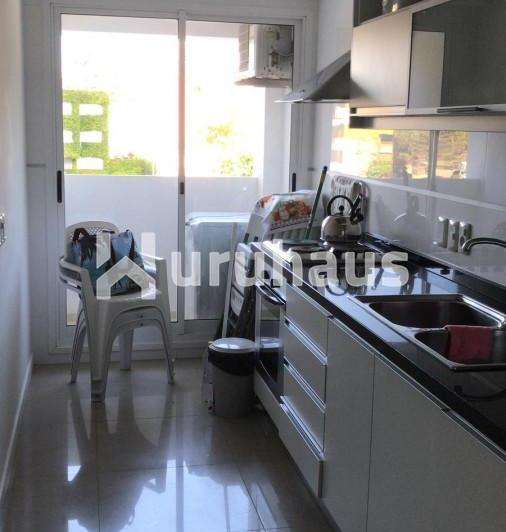 Foto de ALQUILER APARTAMENTO DOS DORMITORIOS PLAYA MANSA PUNTA DEL ESTE CASINO, imagen 2