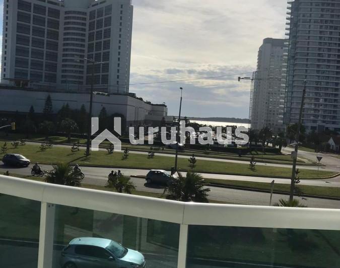 ALQUILER APARTAMENTO DOS DORMITORIOS PLAYA MANSA PUNTA DEL ESTE CASINO TOWER